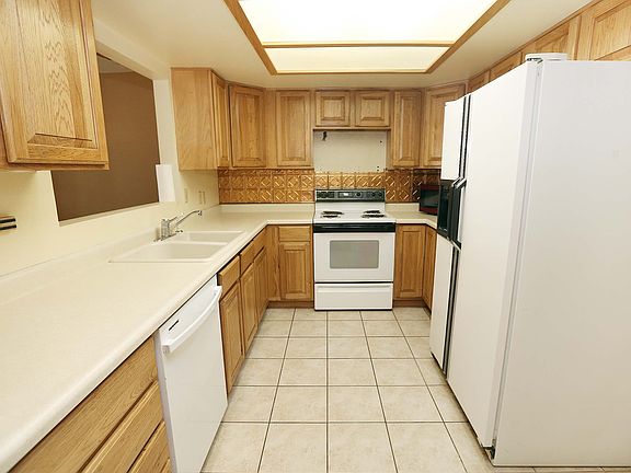 2nd image of 624 W Fordham Dr