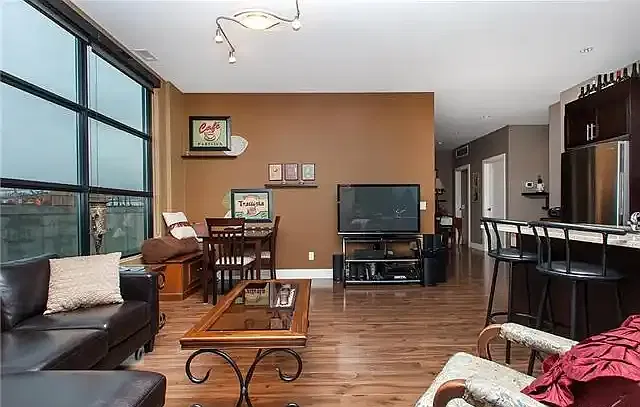 2 bed, 2.0 bath, 1069 sqft, $1,700 — Photo 4