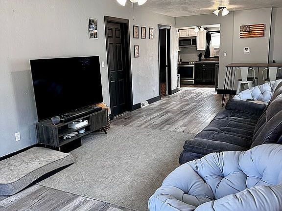 3rd image of 210 N 11th St