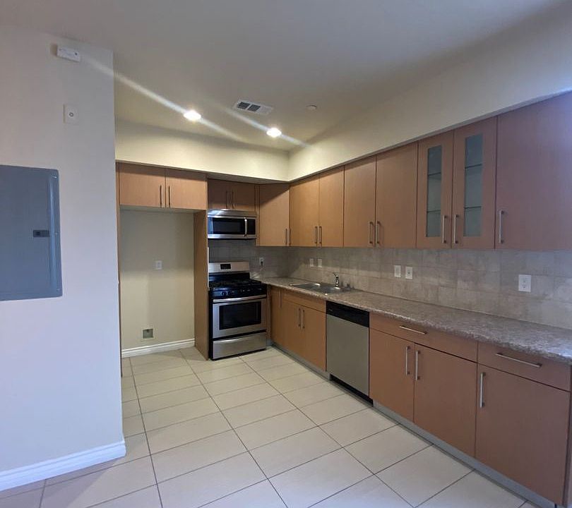 1st image of 16023 Vanowen St #1