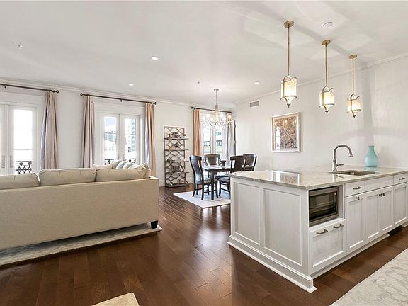 3rd image of 700 Magazine St #402
