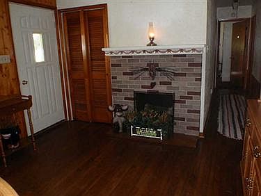 2nd image of 517 Carnahan Rd