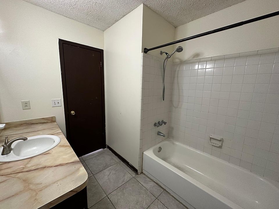 1st image of 400 N Green St #B