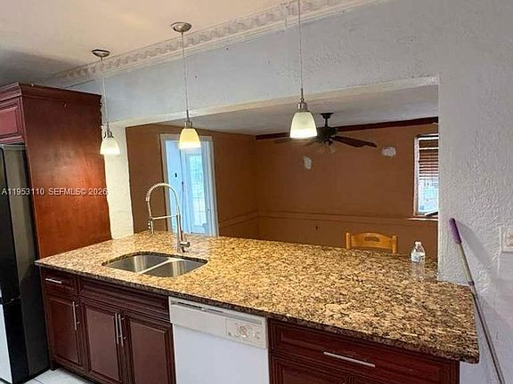 4th image of 221 NW 40th St