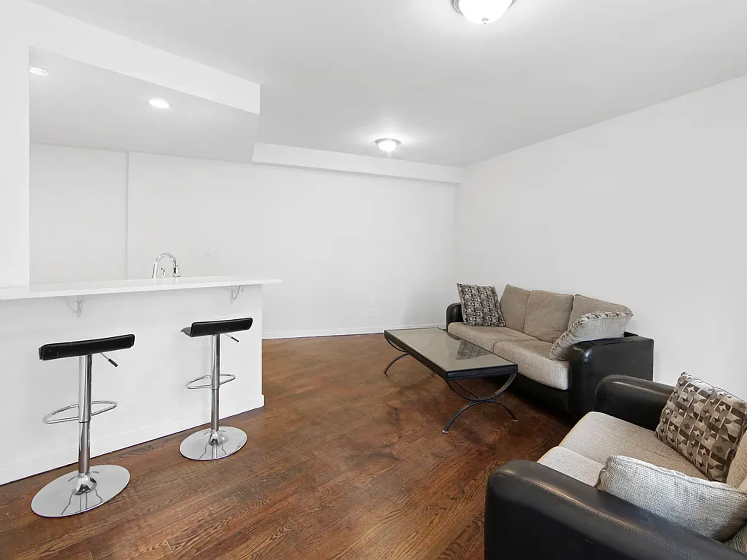2 bed, 2.5 bath, 1400 sqft, $3,500 — Photo 3