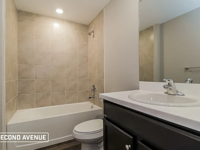 437 Reading St — Photo 13