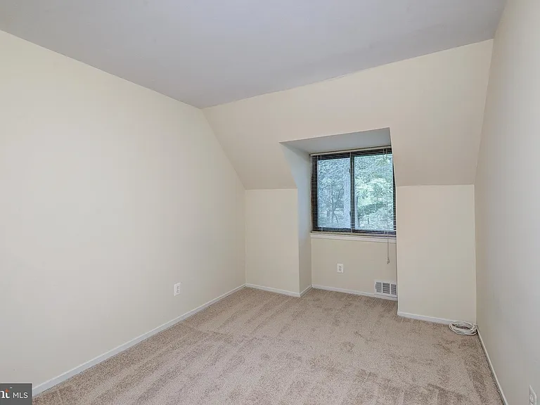 1502 Farsta Ct — Photo 17