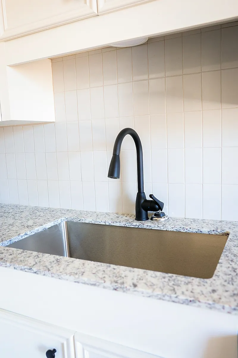 Sink - 204 S Bonner St #4