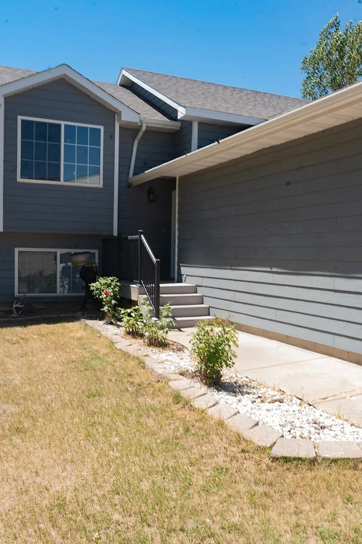 ~Applications Pending~ * Move-In Special * 4 Bedroom, 2 Bath Home For Rent — Photo 3