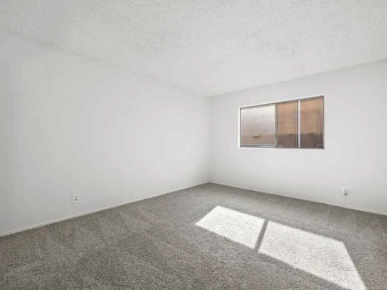 5400 Newcastle Ave #66 — Photo 7