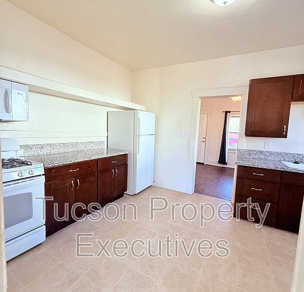 724 E Drachman St — Photo 1
