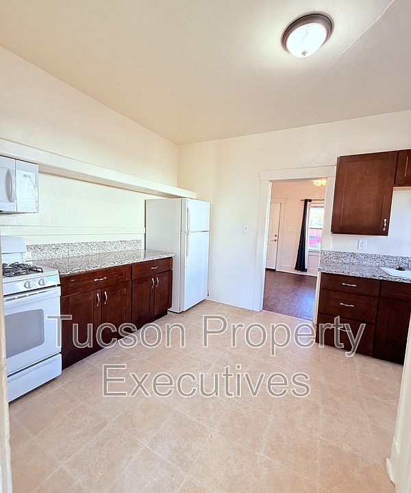 1st image of 724 E Drachman St