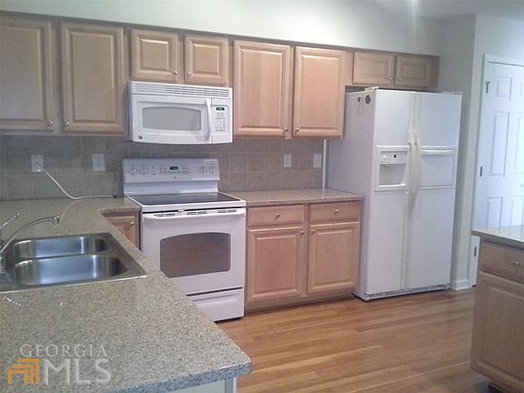 5th image of 800 Silver Summit Dr SE
