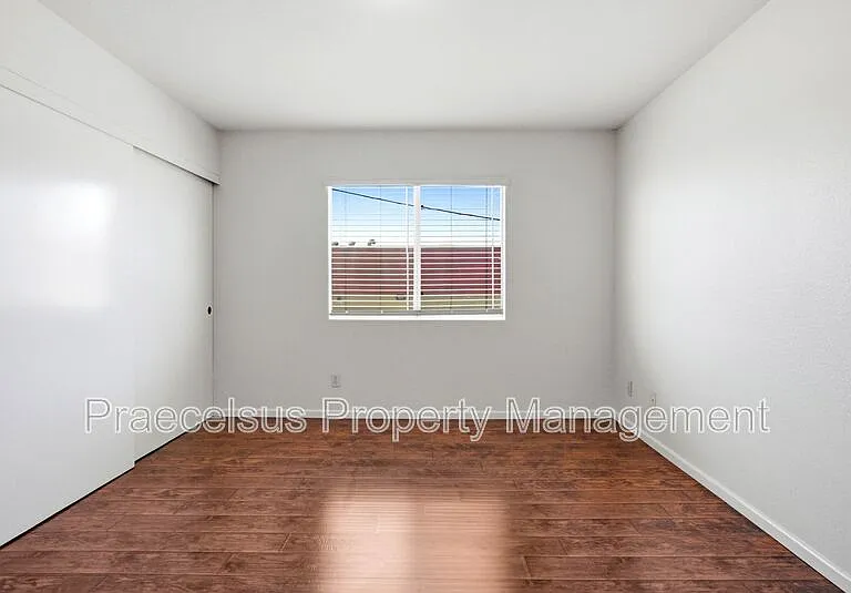 1070 Georgia St #M — Photo 6