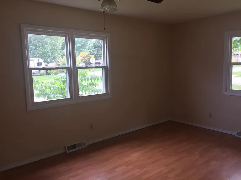 1162 S Bruce Ave — Photo 3