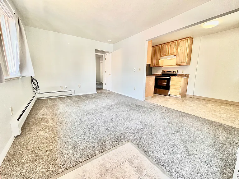 244 Laurel St — Photo 4