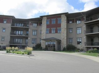 6100 Kings View Dr, Grand Forks, ND 58201