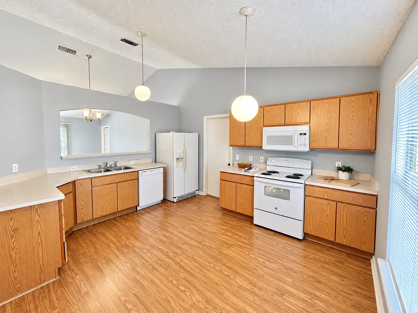 Clean 3BD/2BTH Home in Spring Hill! — Photo 2
