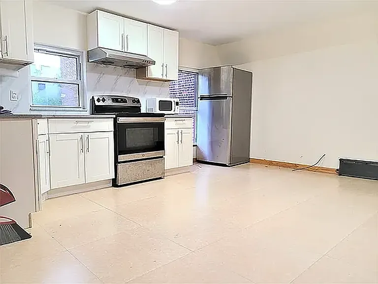 430 39th St #3 — Photo 11