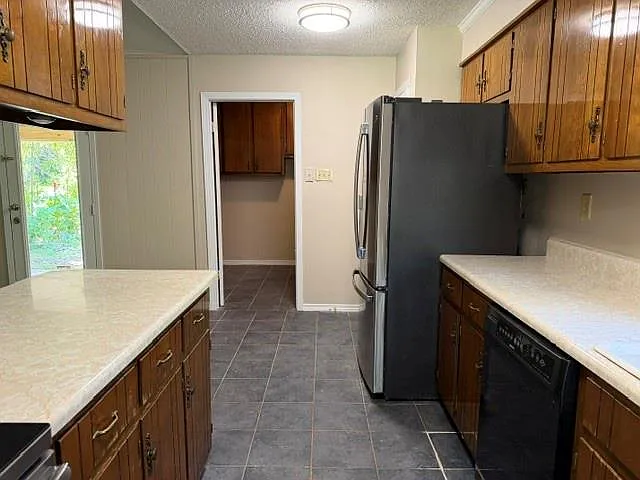 3 bed, 2.0 bath, 1456 sqft, $1,750 — Photo 3