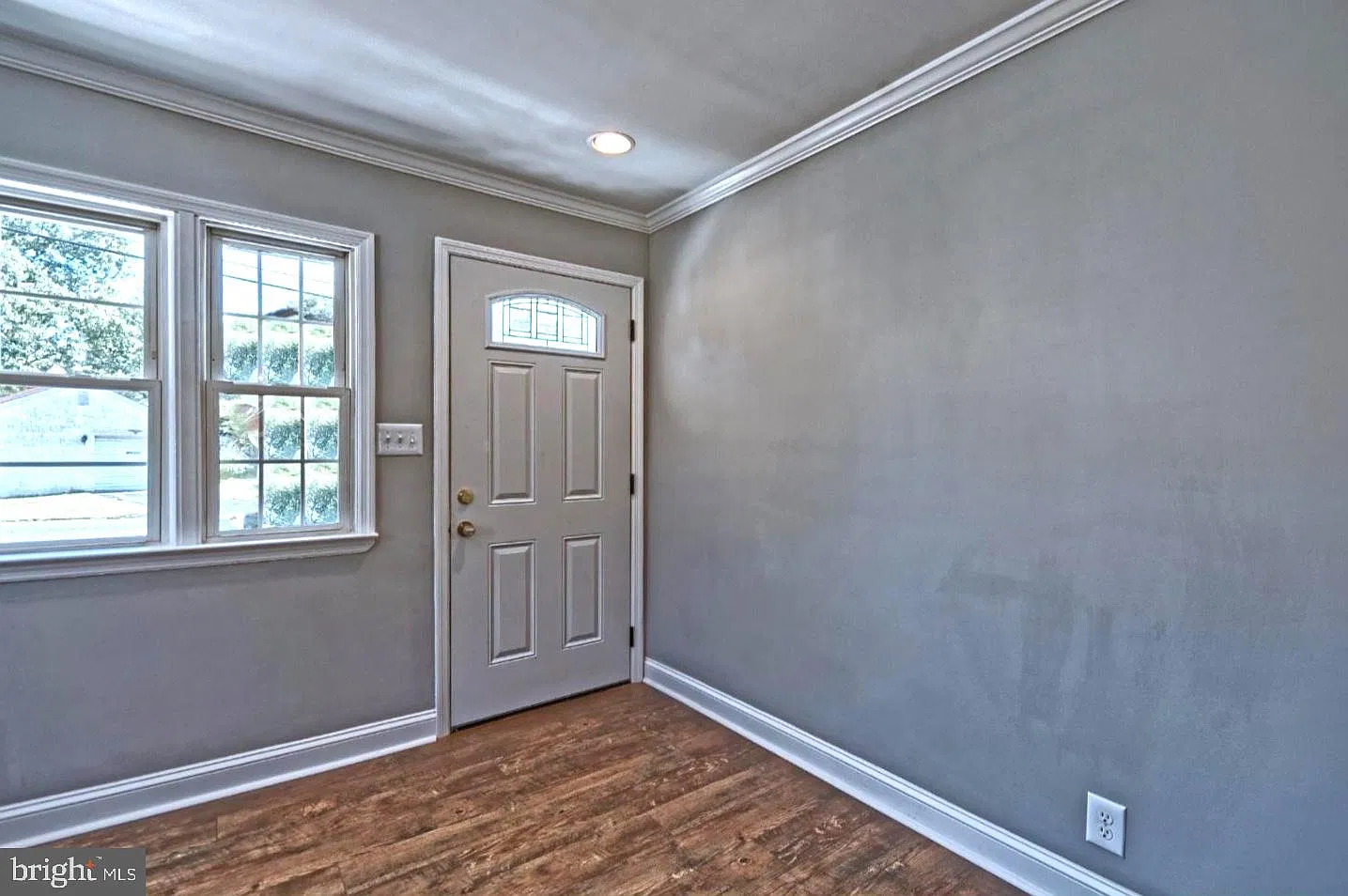 3 bed, 1.0 bath, 952 sqft, $2,000 — Photo 3