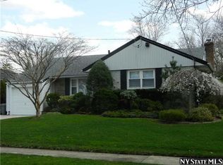 2533 Eileen Rd, Oceanside, NY 11572