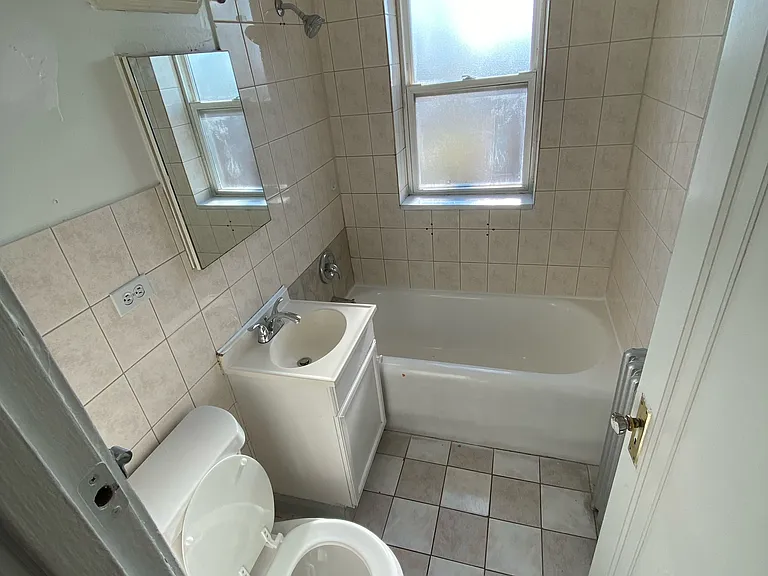 5200 W George St #3 — Photo 10