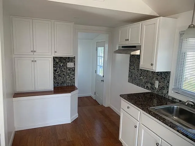 48 Winona Ave — Photo 7