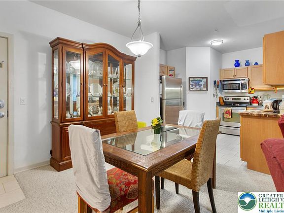 3rd image of 2121 Hokendauqua Ave APT 210