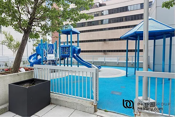 Rented by Batra Group Inc | media 50