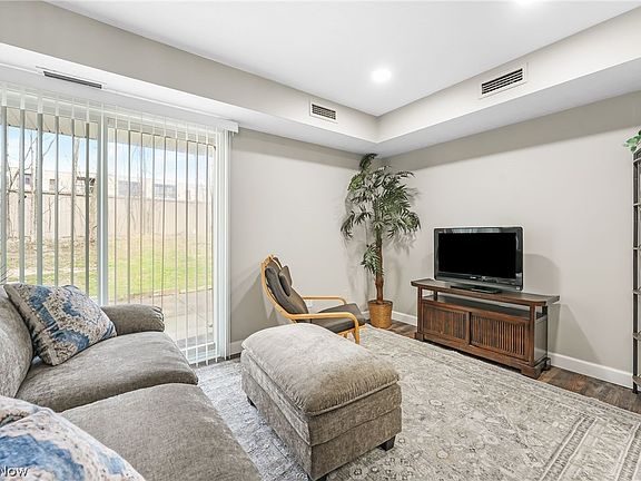 5th image of 10364 Independence Dr #19C