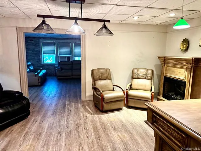 3 bed, 1.0 bath, 1450 sqft, $3,350 — Photo 3