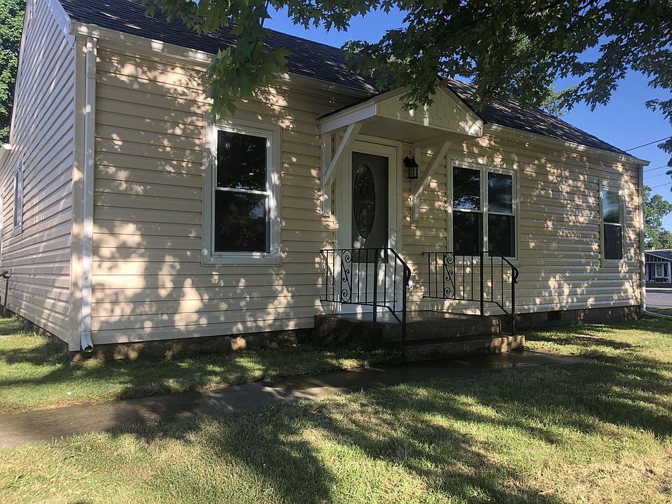 1st image of 102 N Mill St