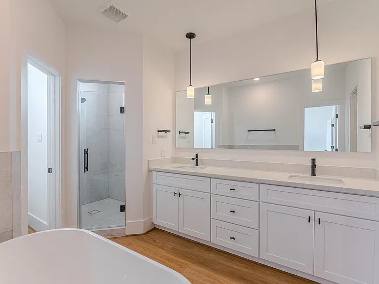7605 Victory Reserve St — Photo 15