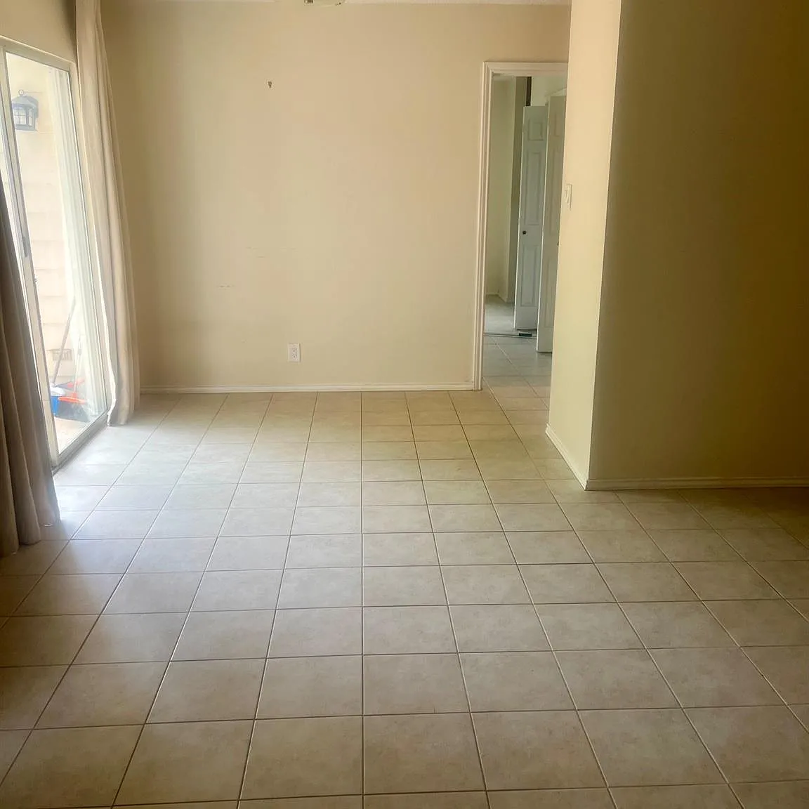 2 bed, 2.0 bath, 1996 sqft, $1,650 — Photo 2