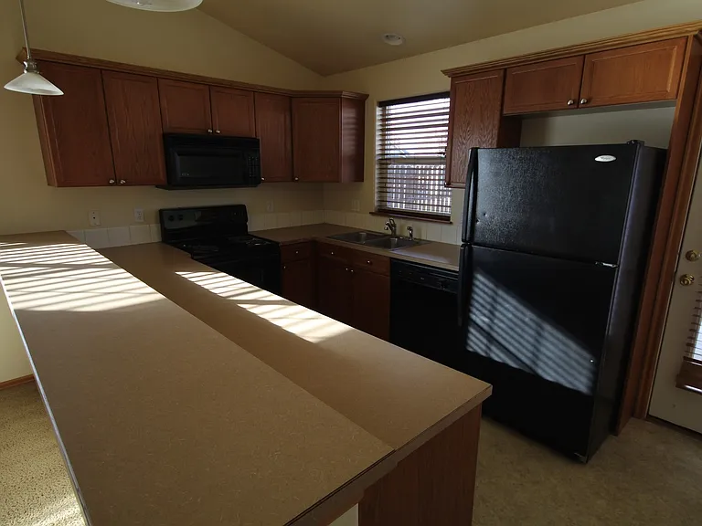 3243 SW Juniper Ave — Photo 3