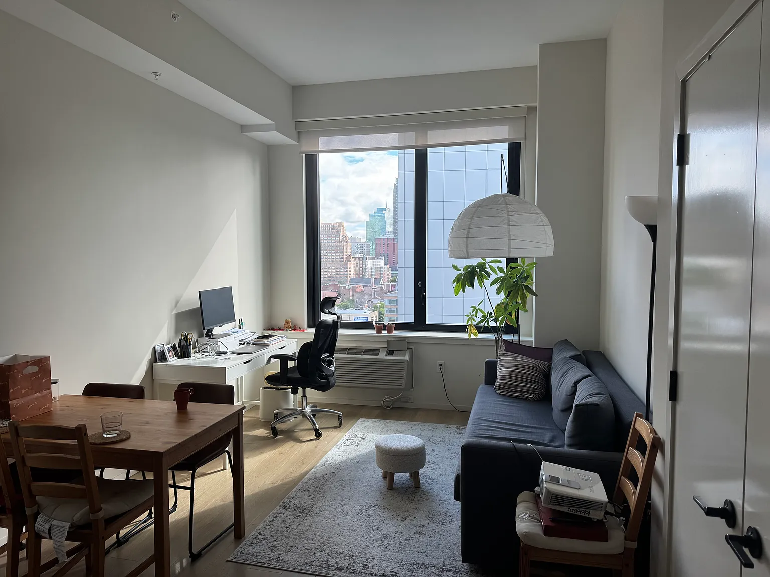 2 bed, 1039 sqft, $4,781 — Photo 1