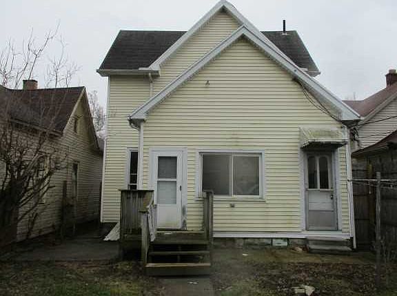 4th image of 946 Orchard St