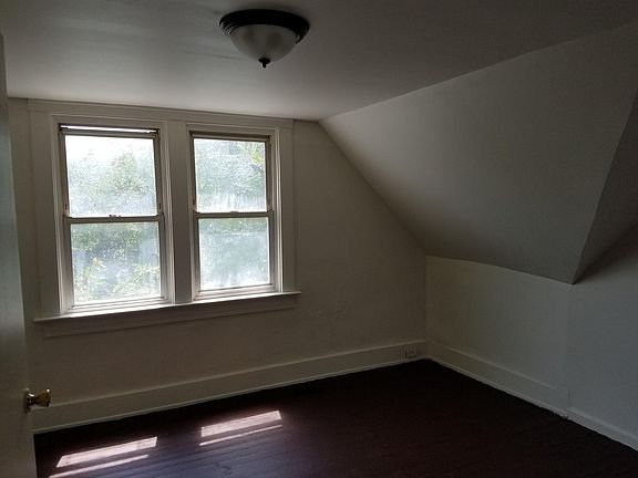 4th image of 405 Crestline Ave APT 2