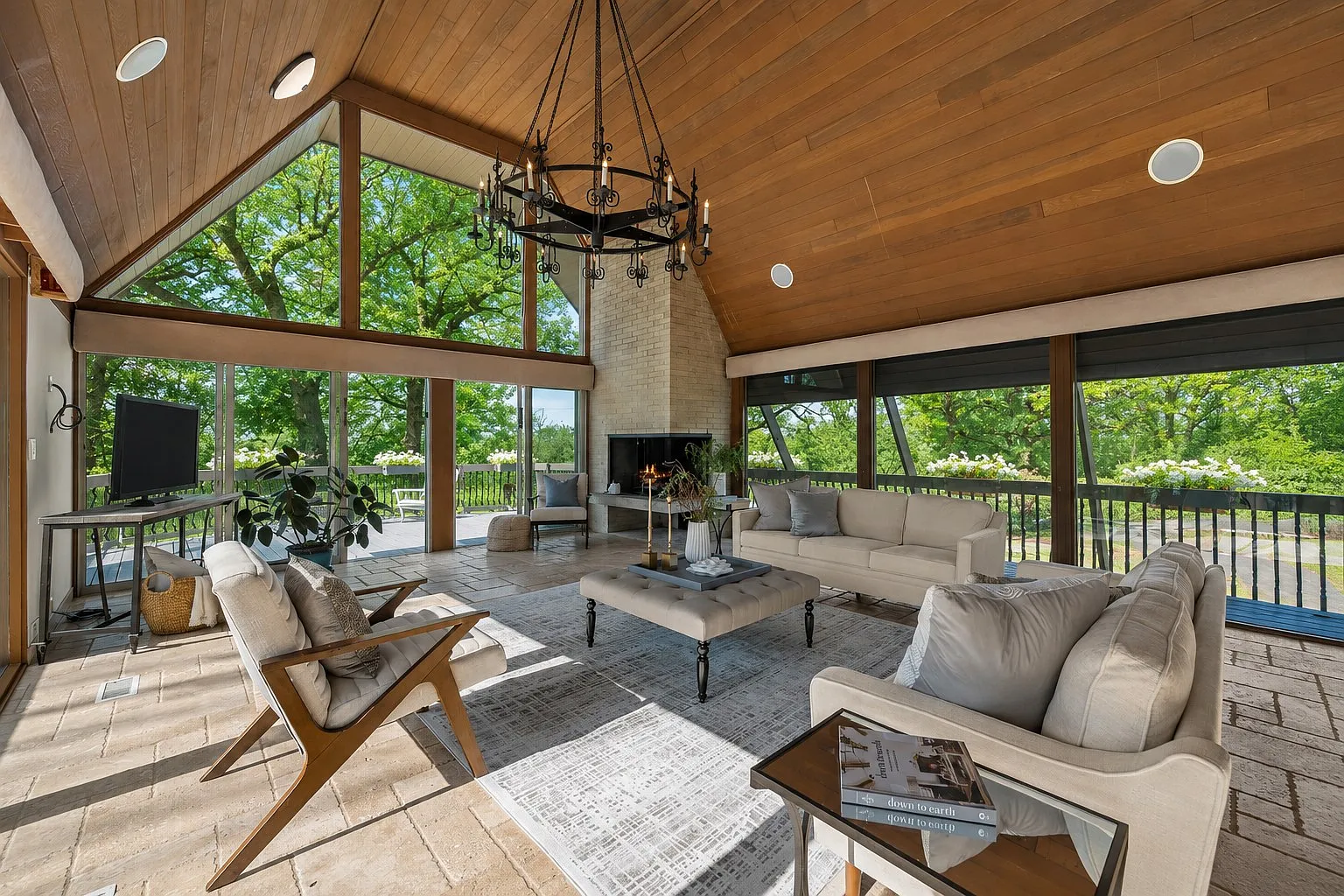 5 bed, $5,700 — Photo 1