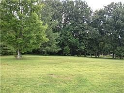 2nd image of 2962 N Thompson Ln