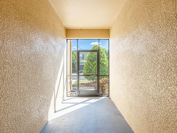 4th image of 2619 Lantern Hill Ave