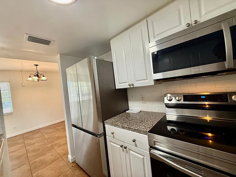 1671 NE 33rd St #3 — Photo 3
