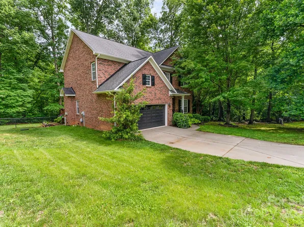 530 Shady Oaks Dr, Stanley, NC 28164