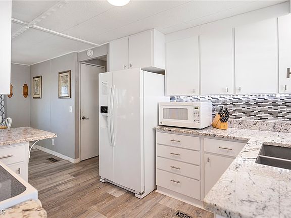 2nd image of 204 Harvest Ln