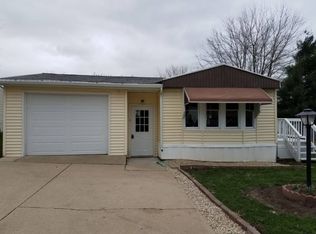 109 Glenrock Ct, Freeport, IL 61032