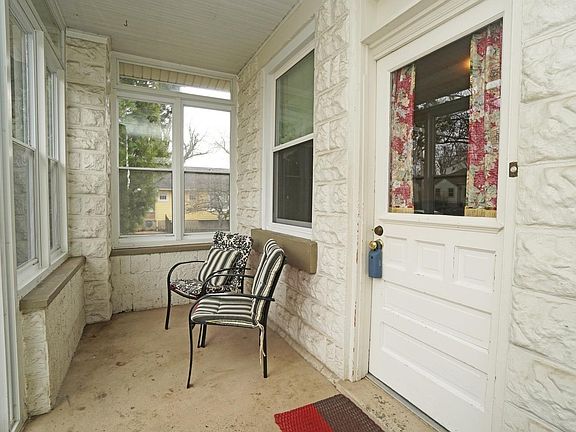 3rd image of 73 Vermont Ave