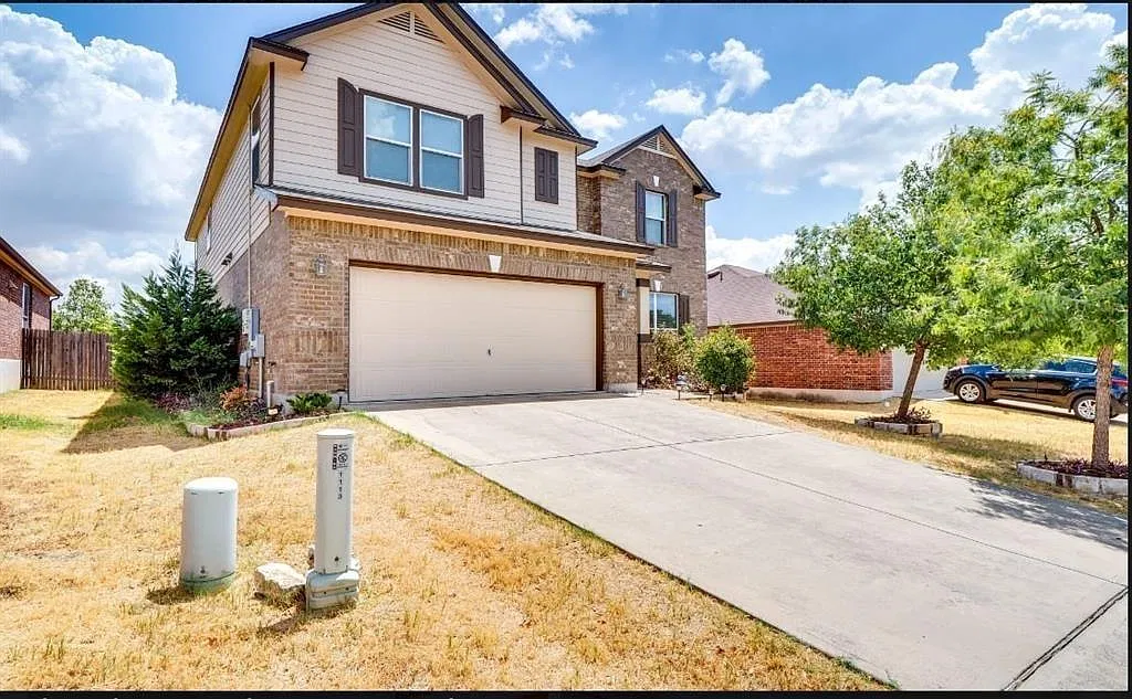 4 bed, 3.5 bath, 3698 sqft, $2,550 — Photo 2