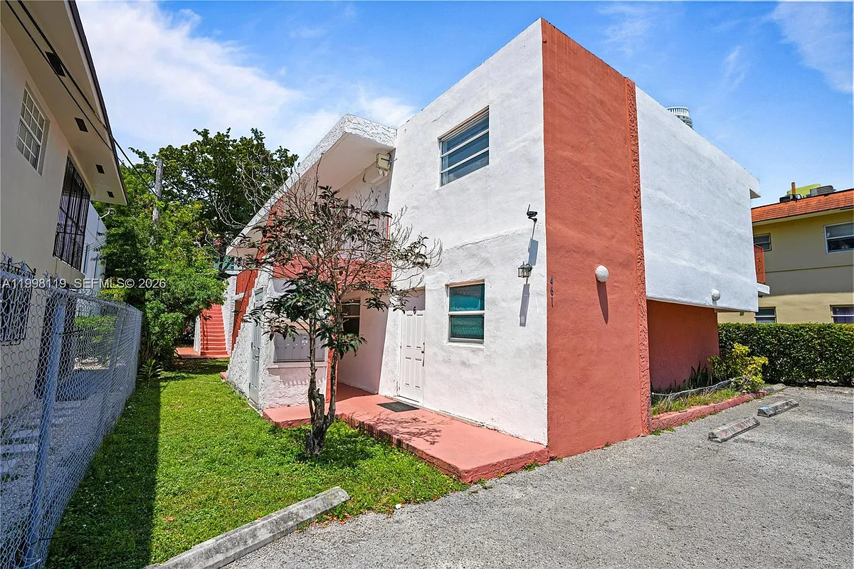 Building Photo - 461 SW 7th St #5