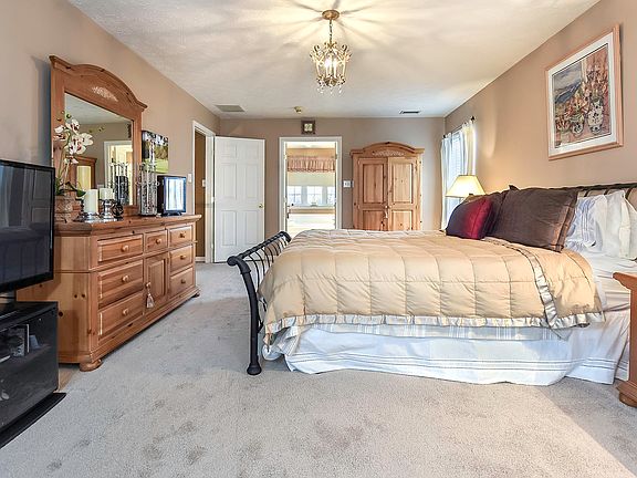 4th image of 7031 Highland Creek Dr